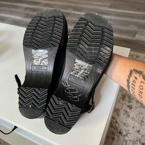 Clogs - Picture 3 of 3